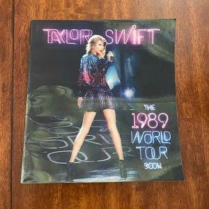 NWOT Taylor Swift 1989 Tour Book